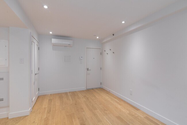 Photo du bâtiment - 25 Av des Pins O