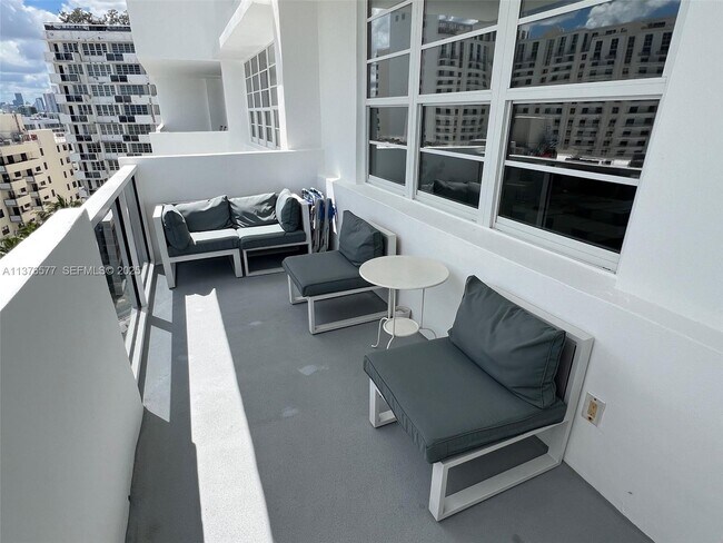 Foto del edificio - 100 Lincoln Rd