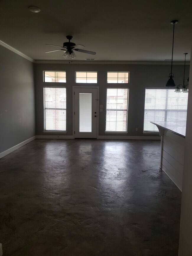 Building Photo - 3810 Carrera Ln