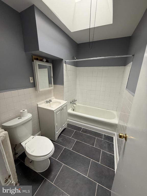 Foto del edificio - 2435 Milan St