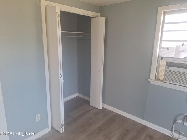 Foto del edificio - 9217 Alexander Ave