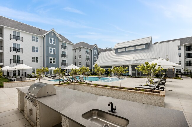 Courtyard Poolside Grilling stations and outdoor dining area - Oak Grove at Blake Farm