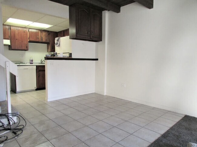 Foto del edificio - 81 Maude Ave