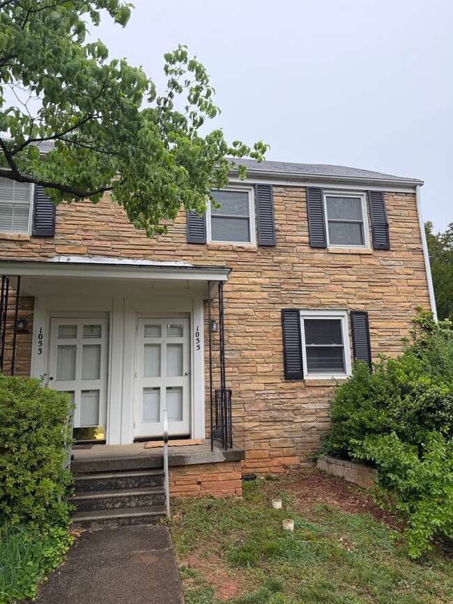 Building Photo - 1055 Nichols Dr