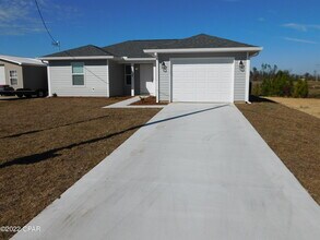 Building Photo - 2515 N Cedar Ln