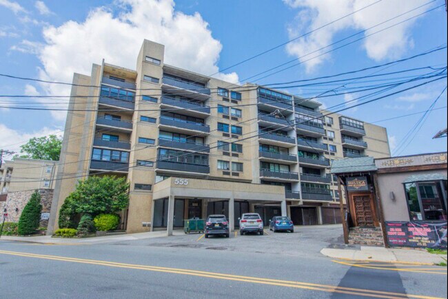 Foto del edificio - 555 Gorge Rd
