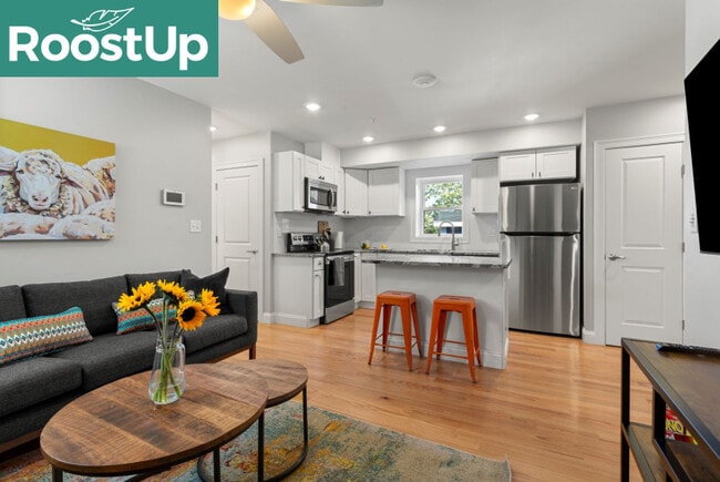 Building Photo - Furnished Bedroom with Private Bath in Charlestown