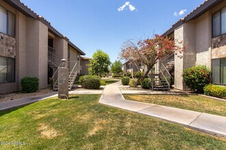 Building Photo - 1402 E Guadalupe Rd