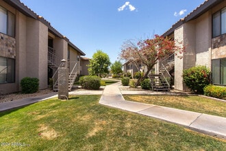 Building Photo - 1402 E Guadalupe Rd
