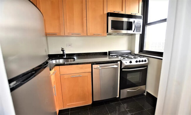 Building Photo - 257 W 97th St
