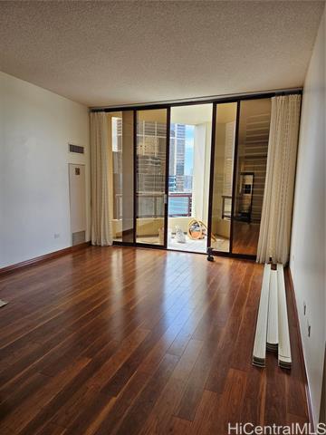 Foto del edificio - 725 Kapiolani Blvd