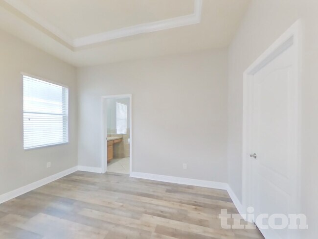 Building Photo - 30656 Palmerston Pl