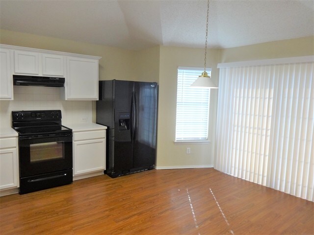 Foto del edificio - 649 Babbling Brook Dr