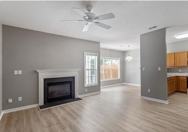 Foto del edificio - 107 Fox Trail Ln