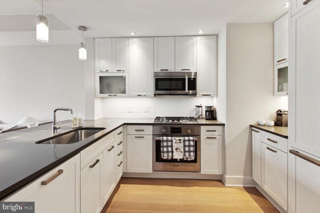 Foto del edificio - 4960 Fairmont Ave