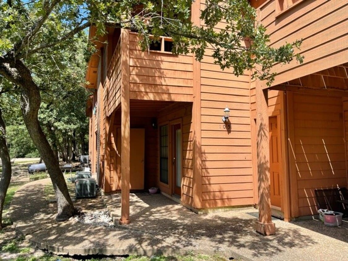Spacious and bright 2 story condo! - Spacious and bright 2 story condo!