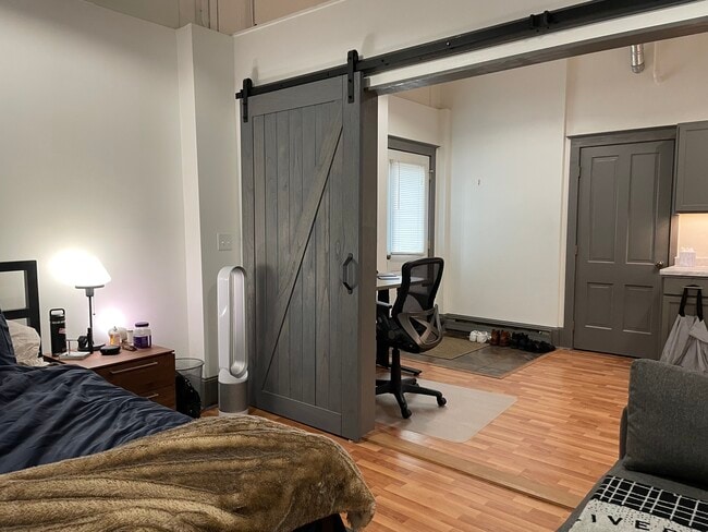 Foto del edificio - 400 Main St E