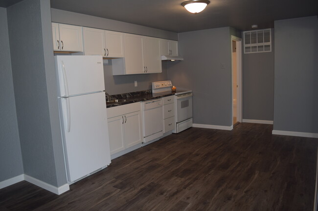 Kitchen - 108 Wood Ct