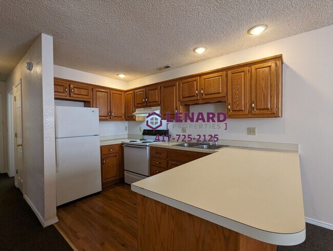 Foto del edificio - Spacious 2 Bed, 2 Bath Duplex!