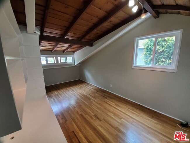 Foto del edificio - 676 Bienveneda Ave