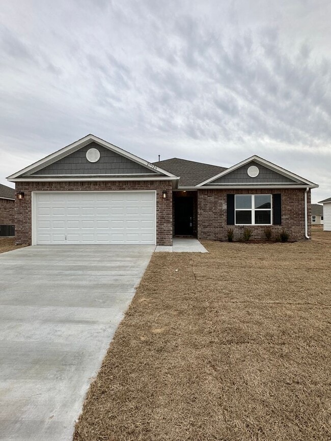 Building Photo - *Pre-leasing* Three Bedroom | Two Bathroom...
