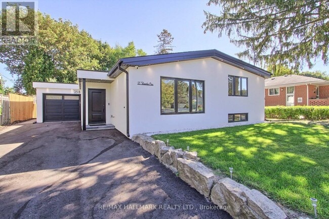 Building Photo - 25 Knowles Crescent