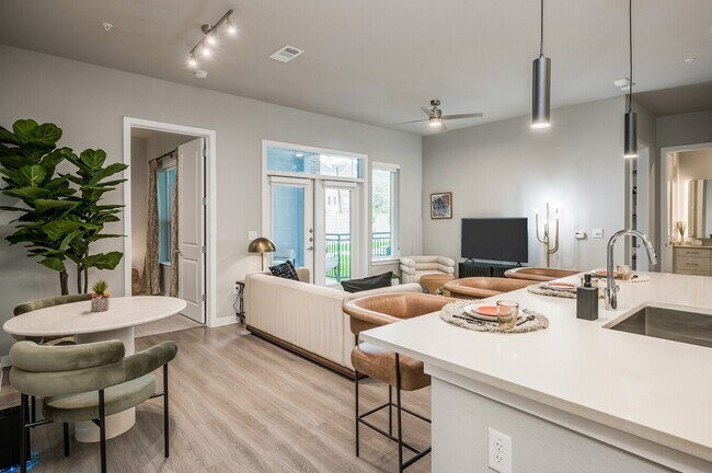 Building Photo - Receive a $500 GC! Lease Today!
