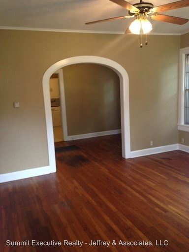 Foto del edificio - 215 E Rutherford St