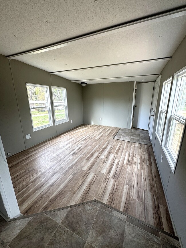 Building Photo - 233 Jolly Roger Dr