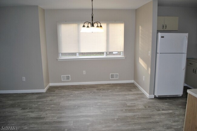 Building Photo - 910 Reed Ct