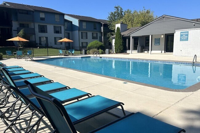Foto del edificio - Crestwood Green Apartments