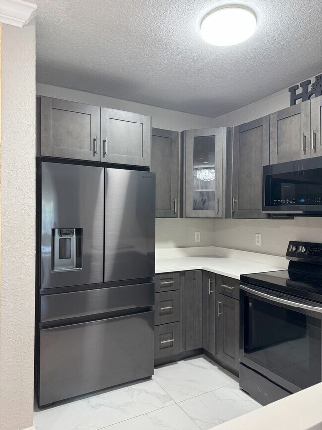 Building Photo - The Grande Downtown - REMODELED 1 Bedroom Available for rent NOW!