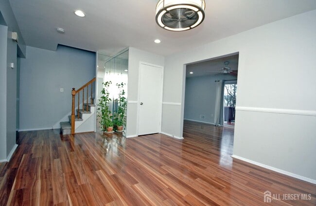 Foto del edificio - 4 White Oaks Dr