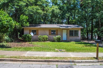 Building Photo - 2053 Warwick St