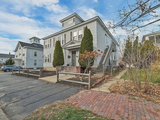 Building Photo - 56 Brook St