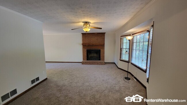 Foto del edificio - 2532 Mistletoe Ln SW