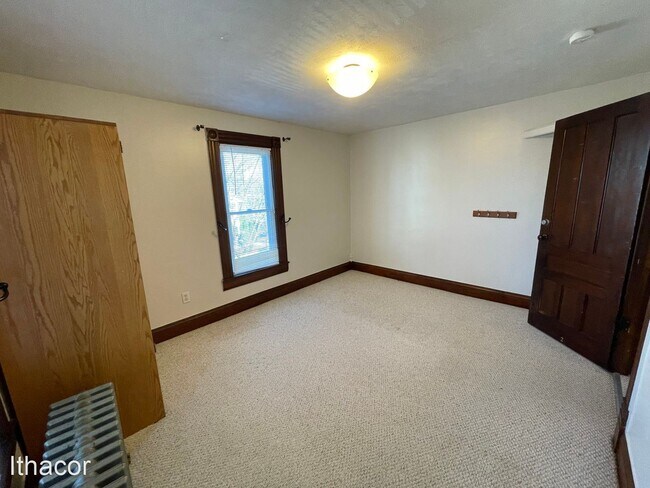 Foto del edificio - 4 br, 2 bath House - 13 Harrington Ave