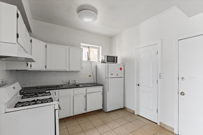 Foto del edificio - 3133 W Augusta Blvd