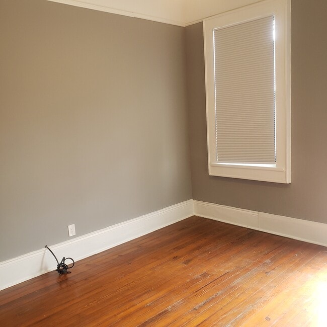 Living room - 8417 Cohn St