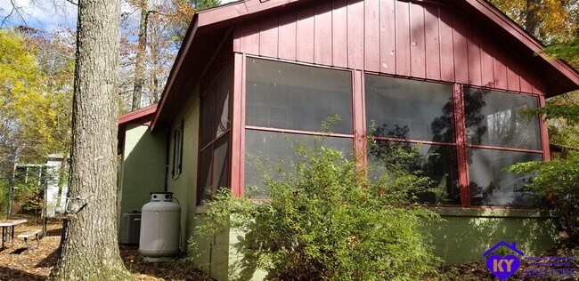 Building Photo - 204 Lakeshore Dr