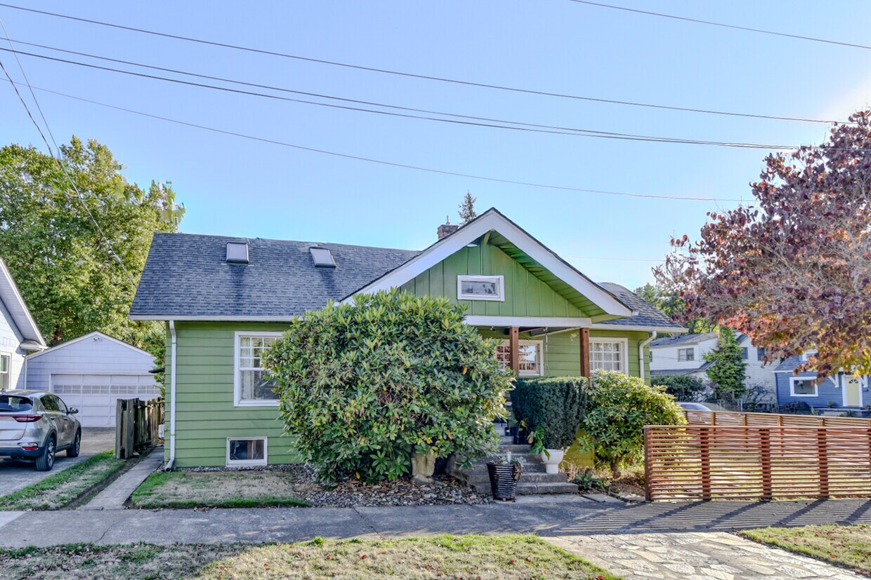 Foto principal - 6604 NE Flanders St