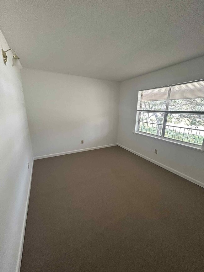 Building Photo - Cedar Trace Apartments