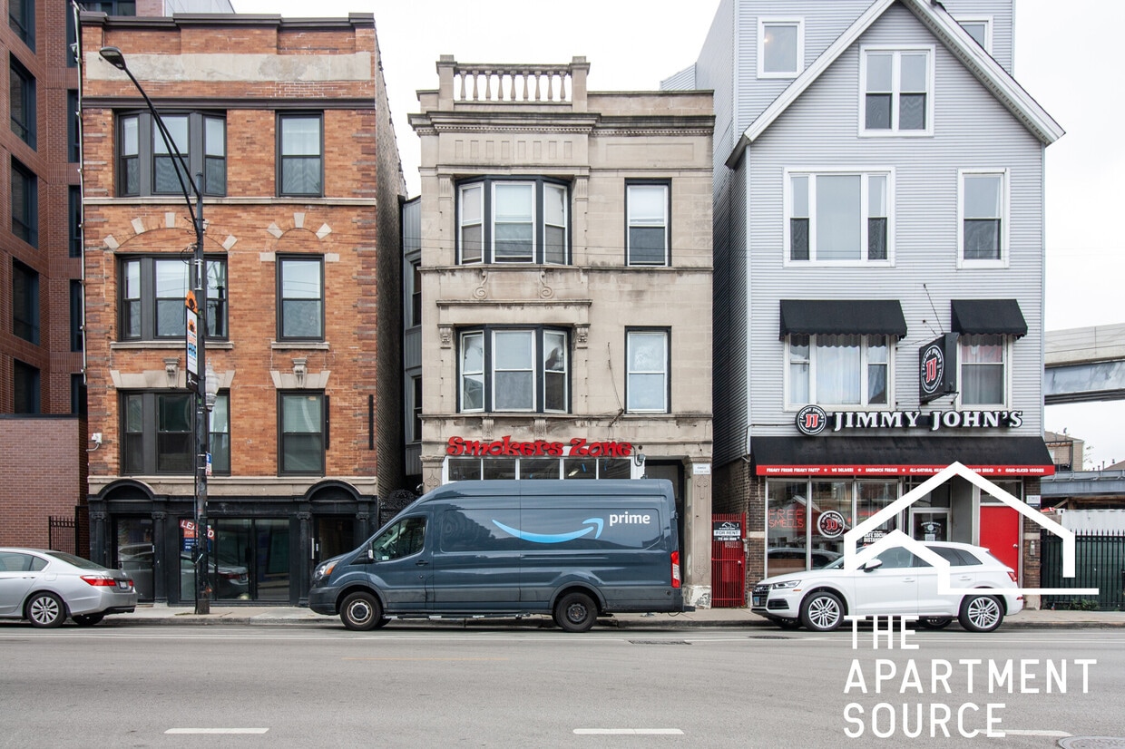 Primary Photo - 3326 N Clark St