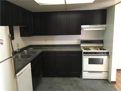 Building Photo - 801 E 38th Pl