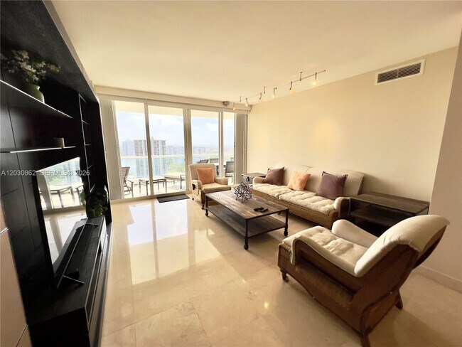 Foto del edificio - 7000 Island Blvd