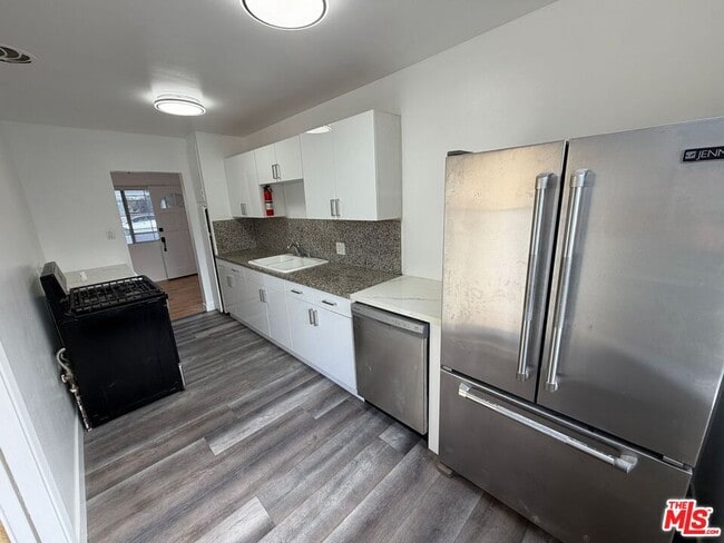 Building Photo - 2004 19th St