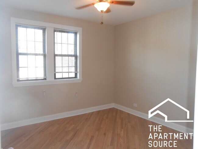 Foto del edificio - 894 Green Bay Rd