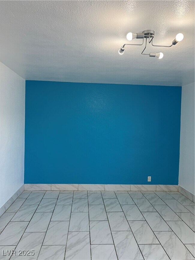 Foto del edificio - 246 W Philadelphia Ave