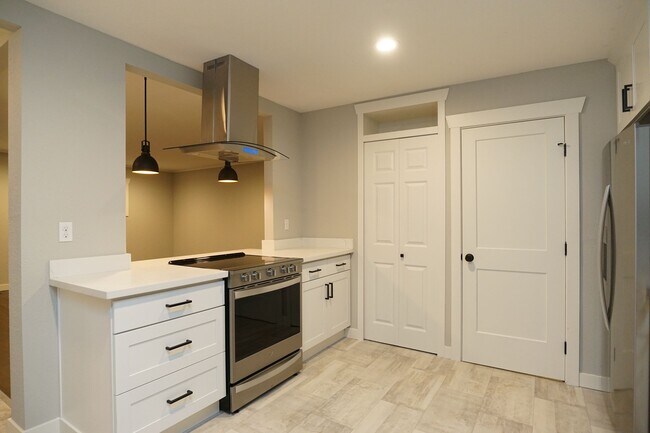 Foto del edificio - 1516 San Francisco Ave NE