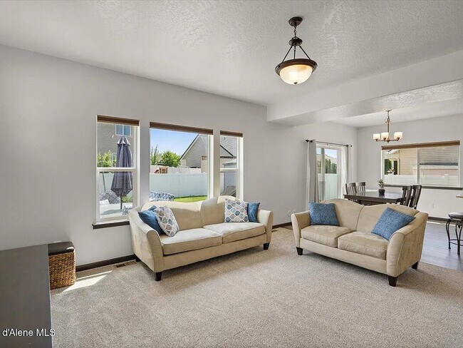 Foto del edificio - 1824 E Warbler Ln